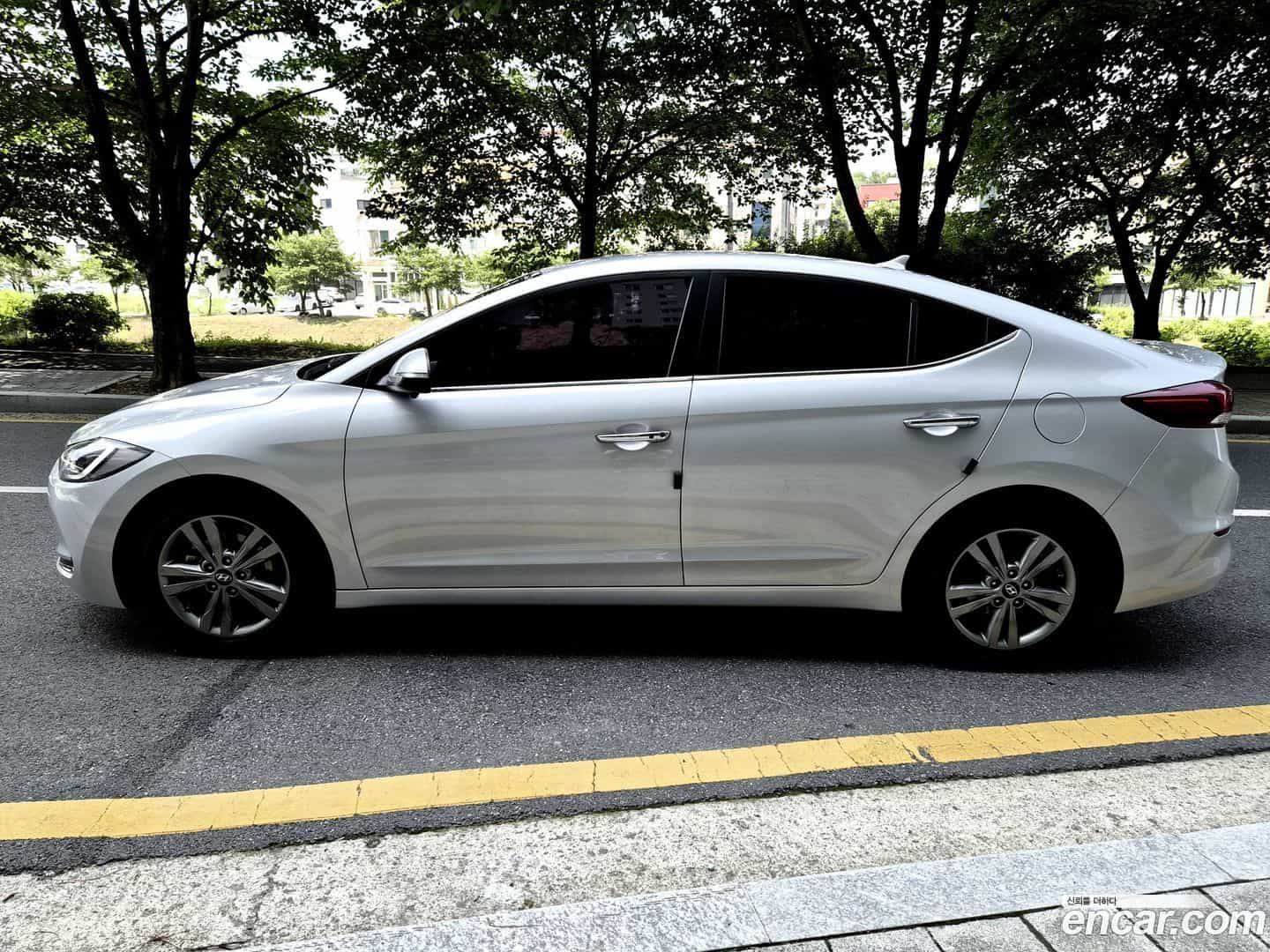 AVANTE Hyundai 2016.2-INNER-007
