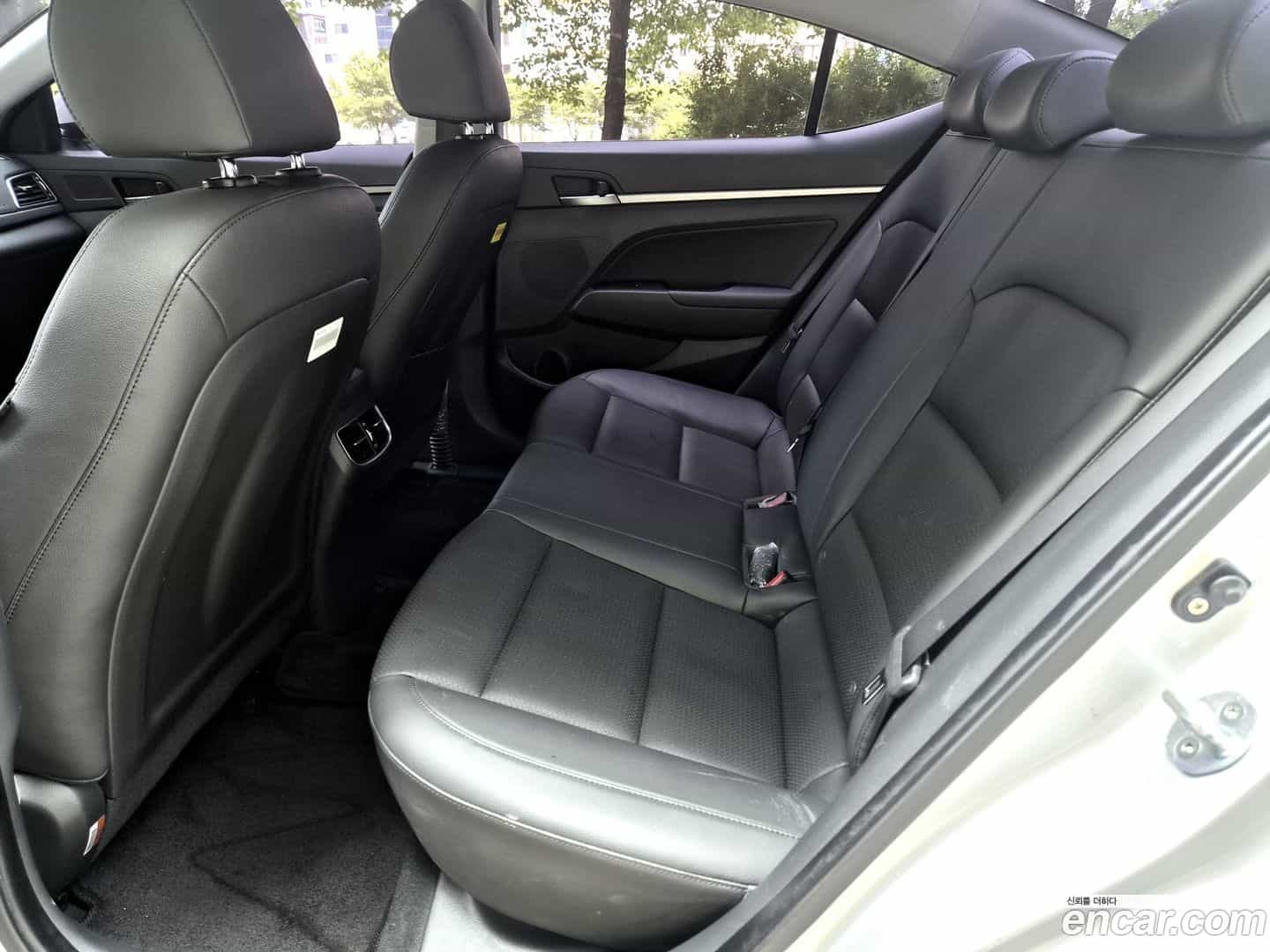 AVANTE Hyundai 2016.2-OPTION-015