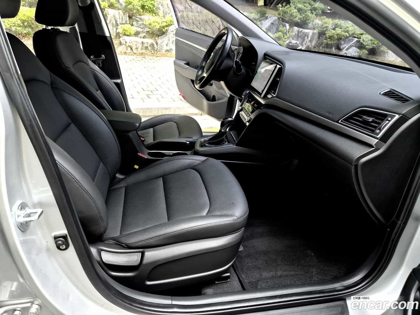 AVANTE Hyundai 2016.2-OPTION-016