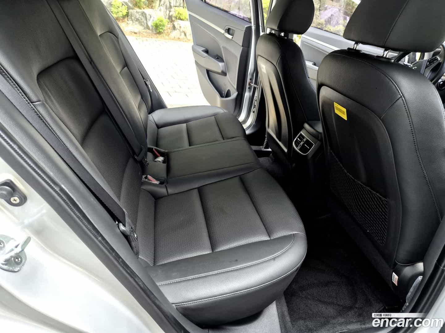 AVANTE Hyundai 2016.2-OPTION-017