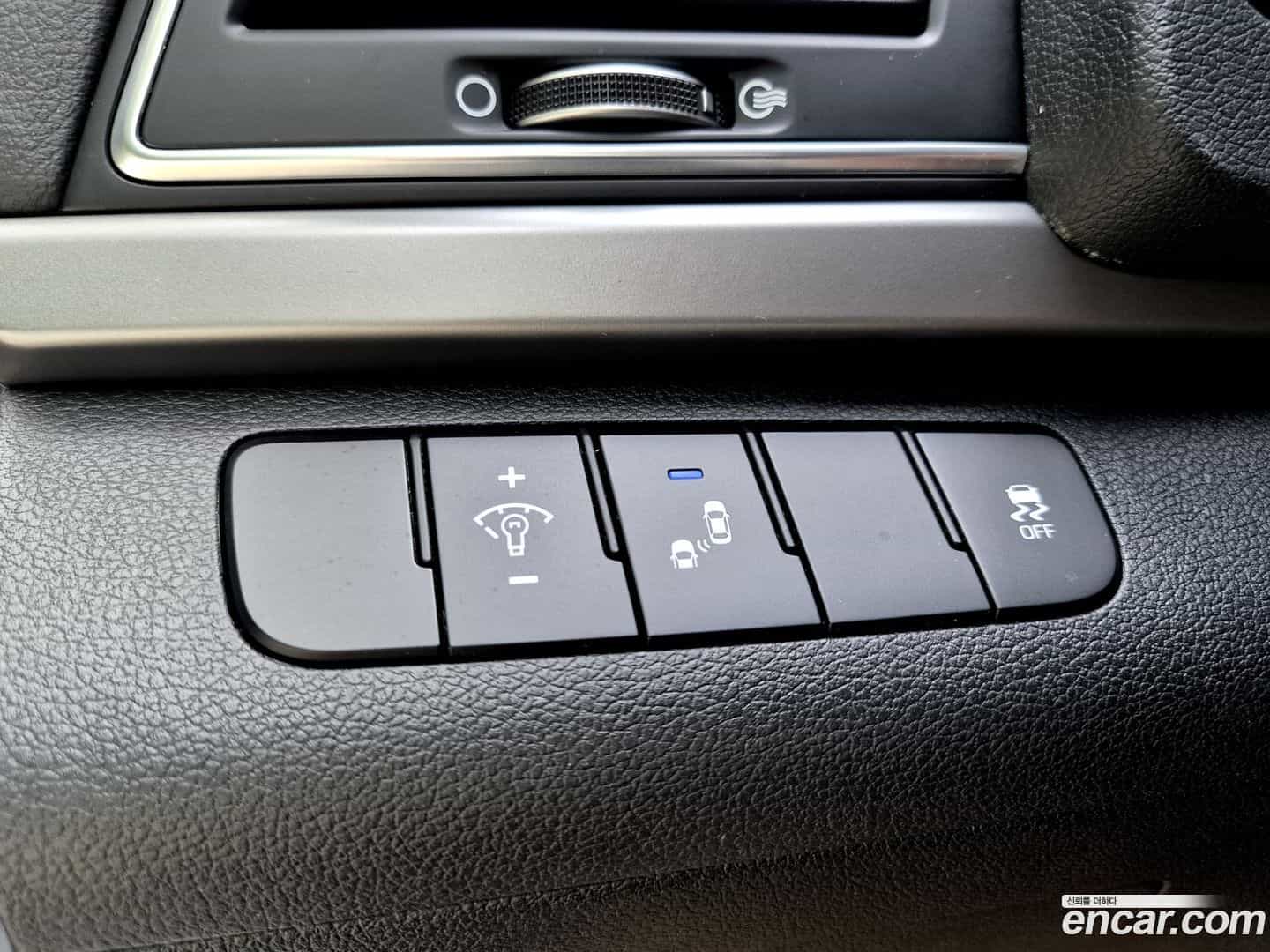 AVANTE Hyundai 2016.2-OPTION-024