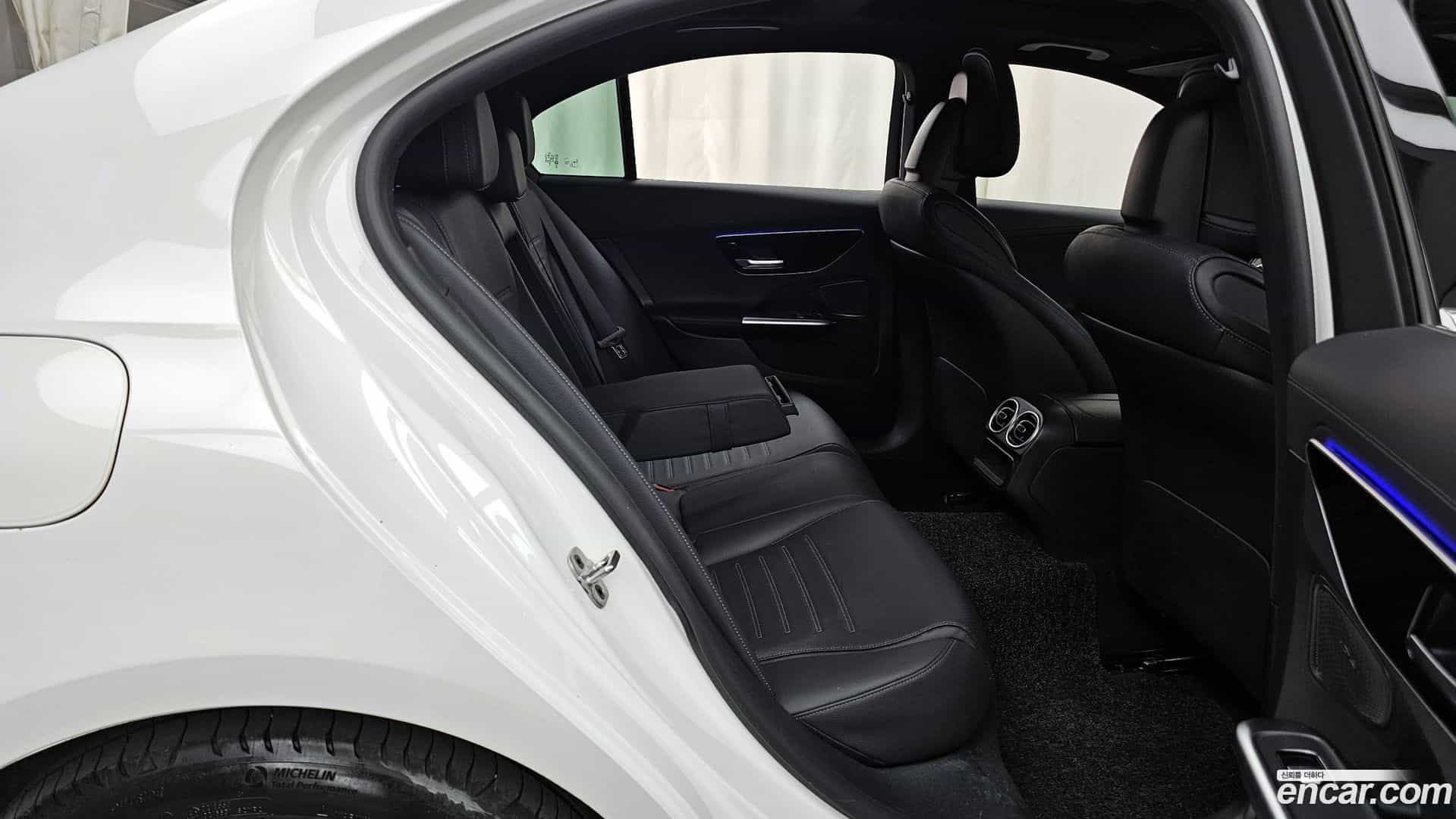 C-Class Mercedes-Benz 2024.5-OPTION-016