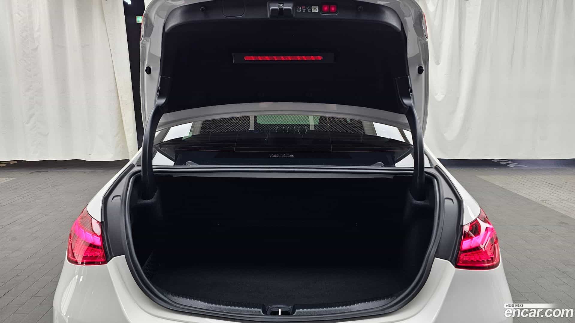 C-Class Mercedes-Benz 2024.5-OPTION-024