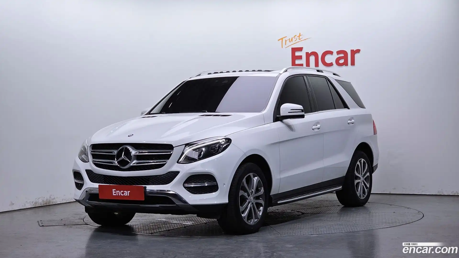 GLE-Class Mercedes-Benz 2017.1-OUTER-001