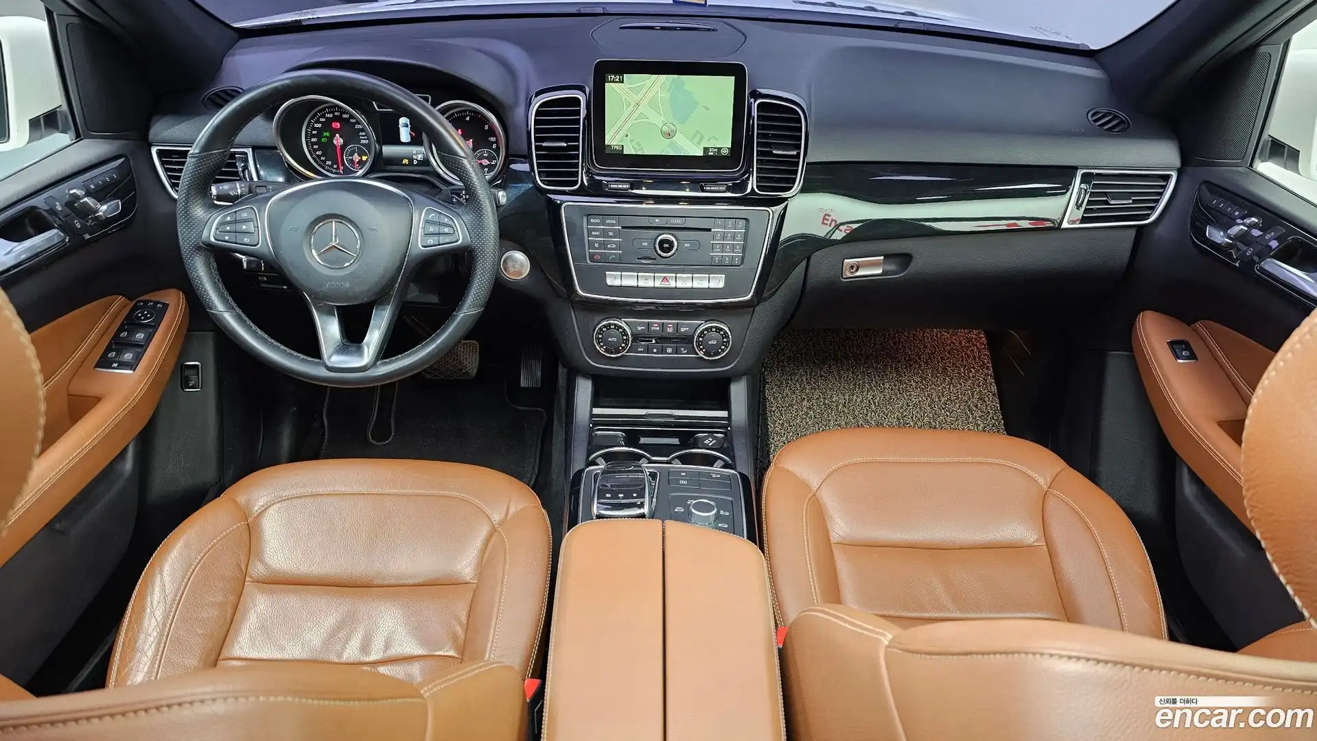 GLE-Class Mercedes-Benz 2017.1-INNER-007