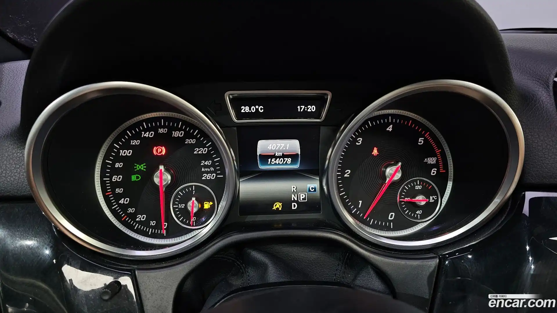 GLE-Class Mercedes-Benz 2017.1-INNER-008
