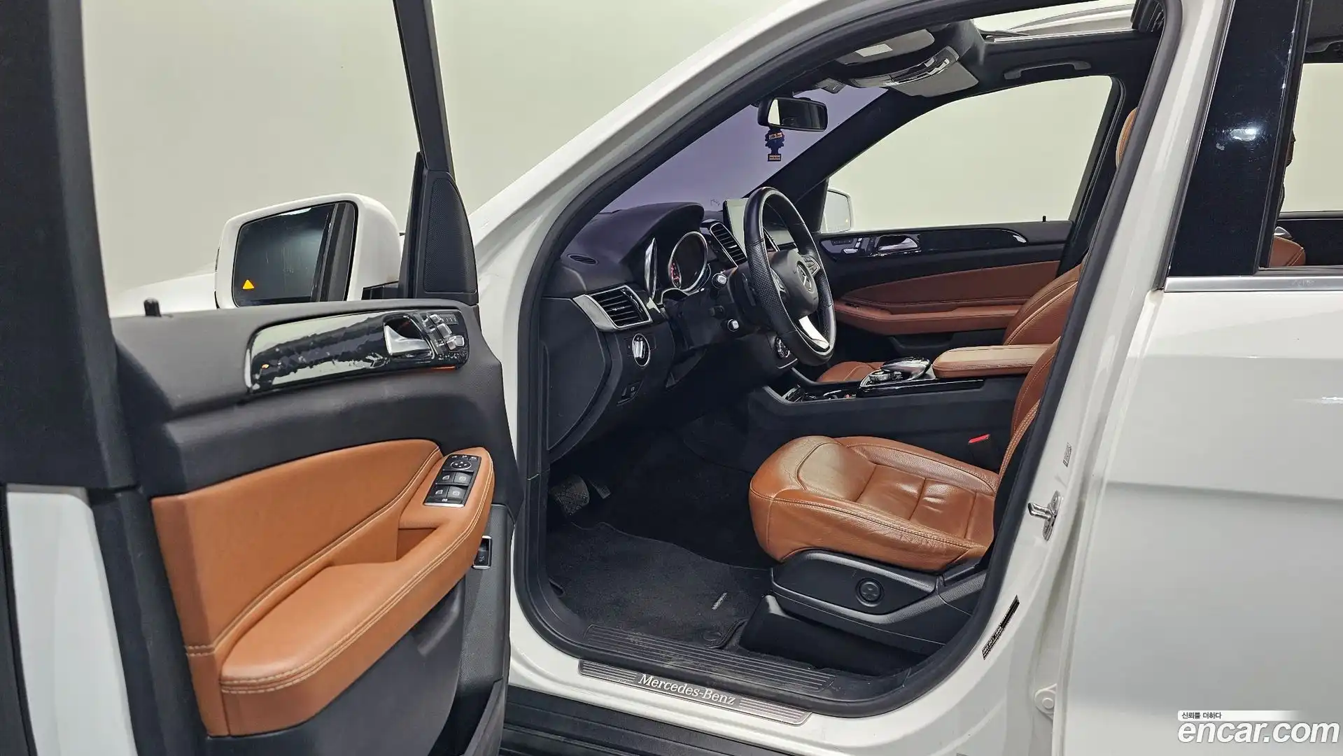 GLE-Class Mercedes-Benz 2017.1-INNER-010