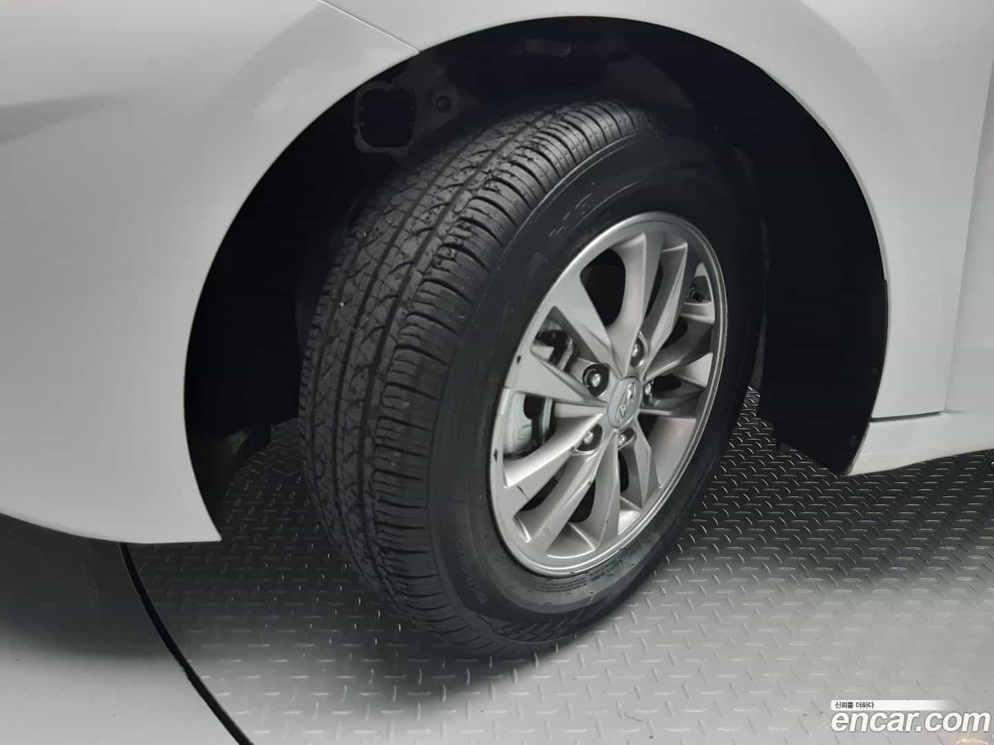 AVANTE Hyundai 2019.0-OUTER-005