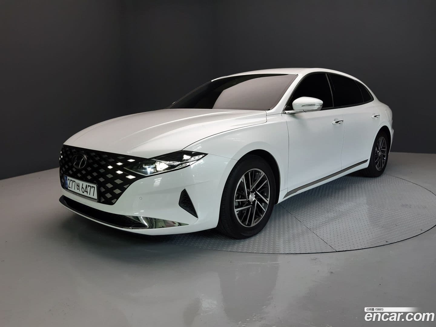 Main__Slider__Photo:Grandeur Hyundai 2021.9-0