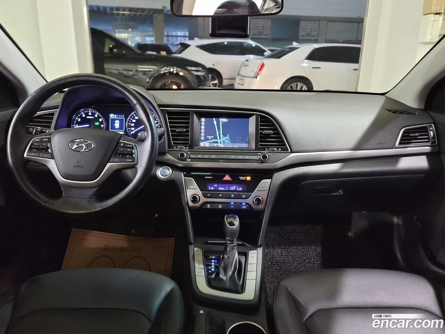 AVANTE Hyundai 2016.7-INNER-009