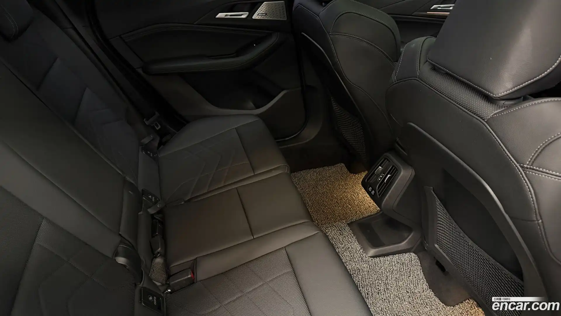 2-Series BMW 2023.8-INNER-010