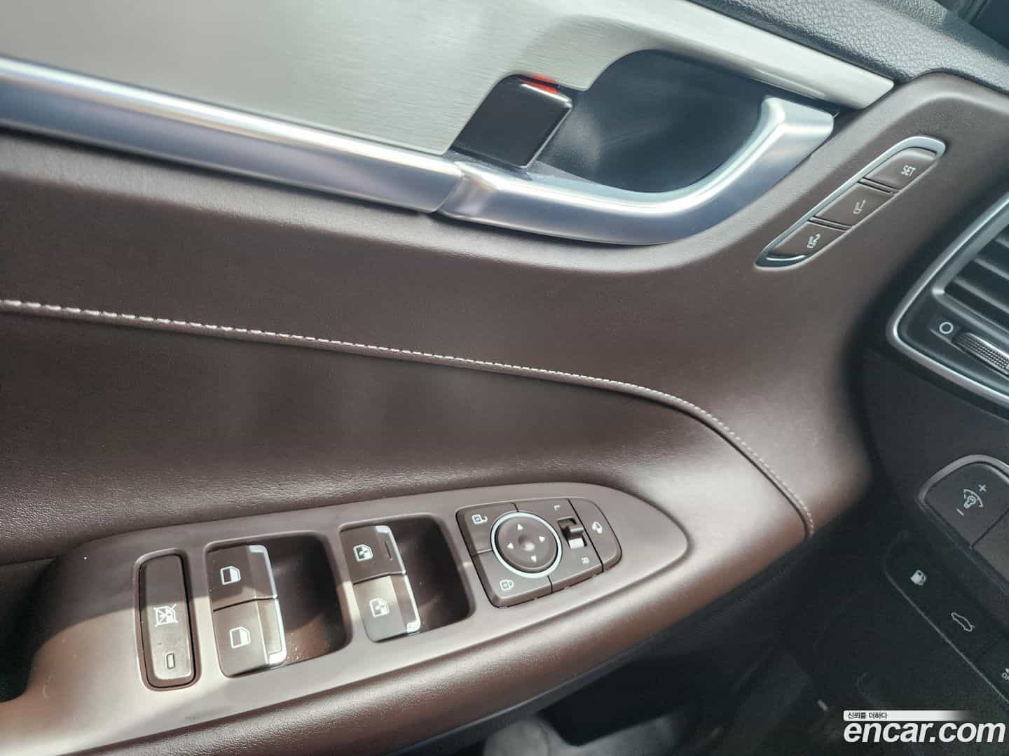 Grandeur Hyundai 2017.10-INNER-009