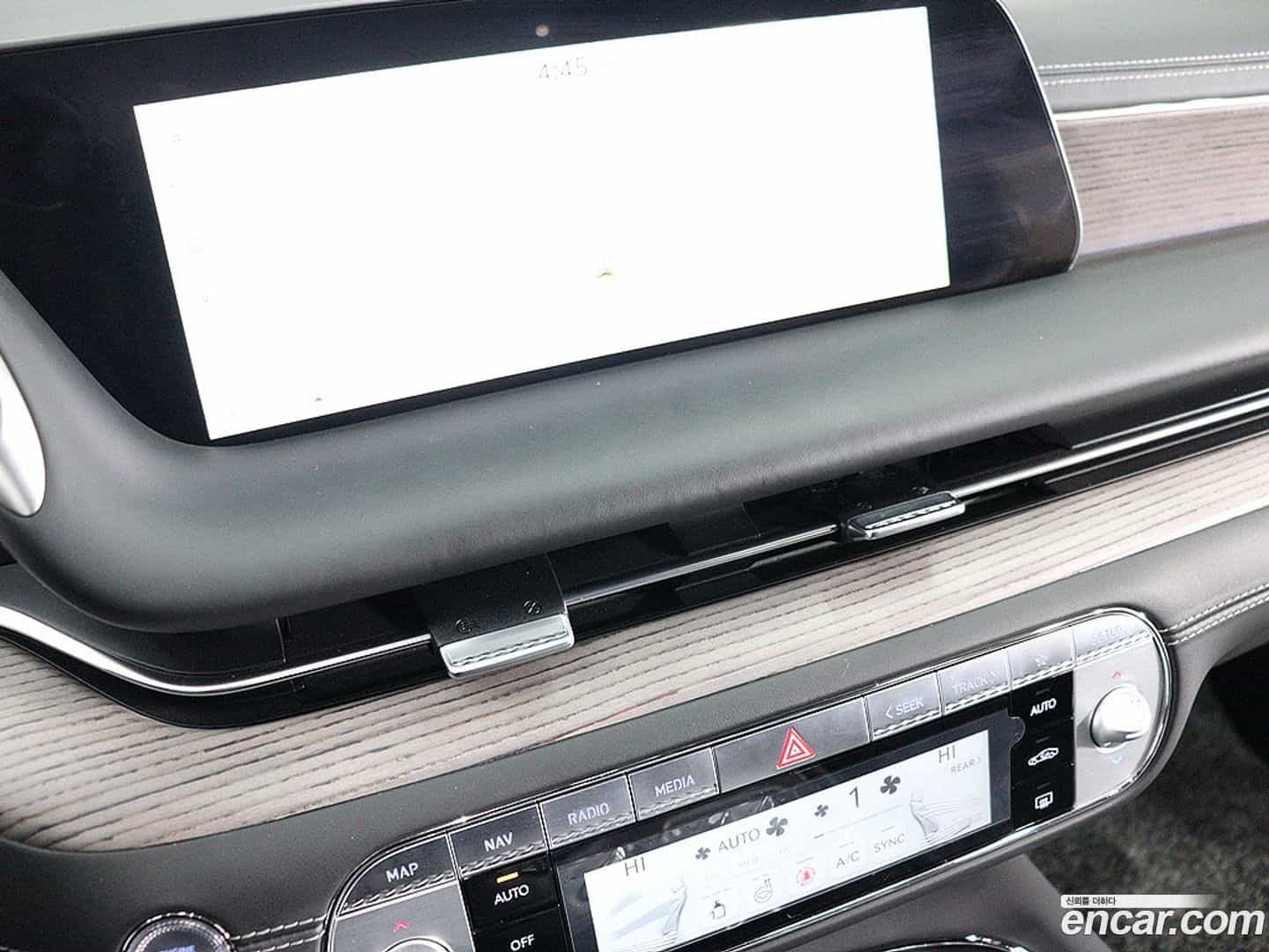 G90 Genesis 2025.0-INNER-009
