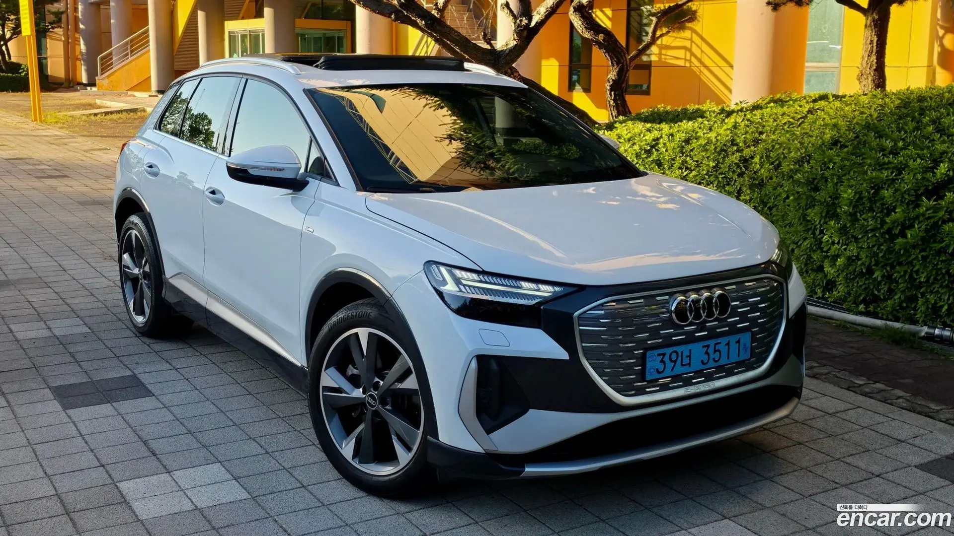 Main__Slider__Photo:Q4 e-tron Audi 2022.8-0