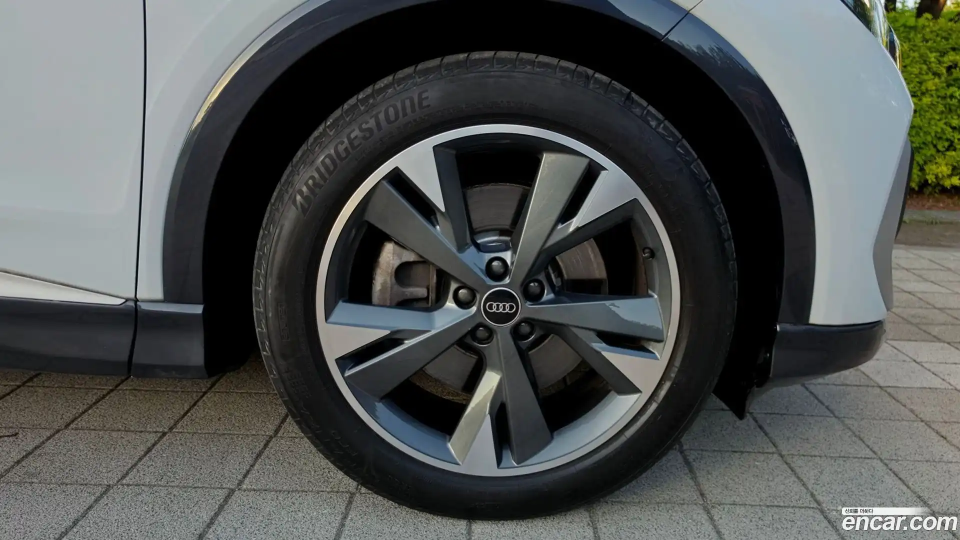 Q4 e-tron Audi 2022.8-OPTION-024