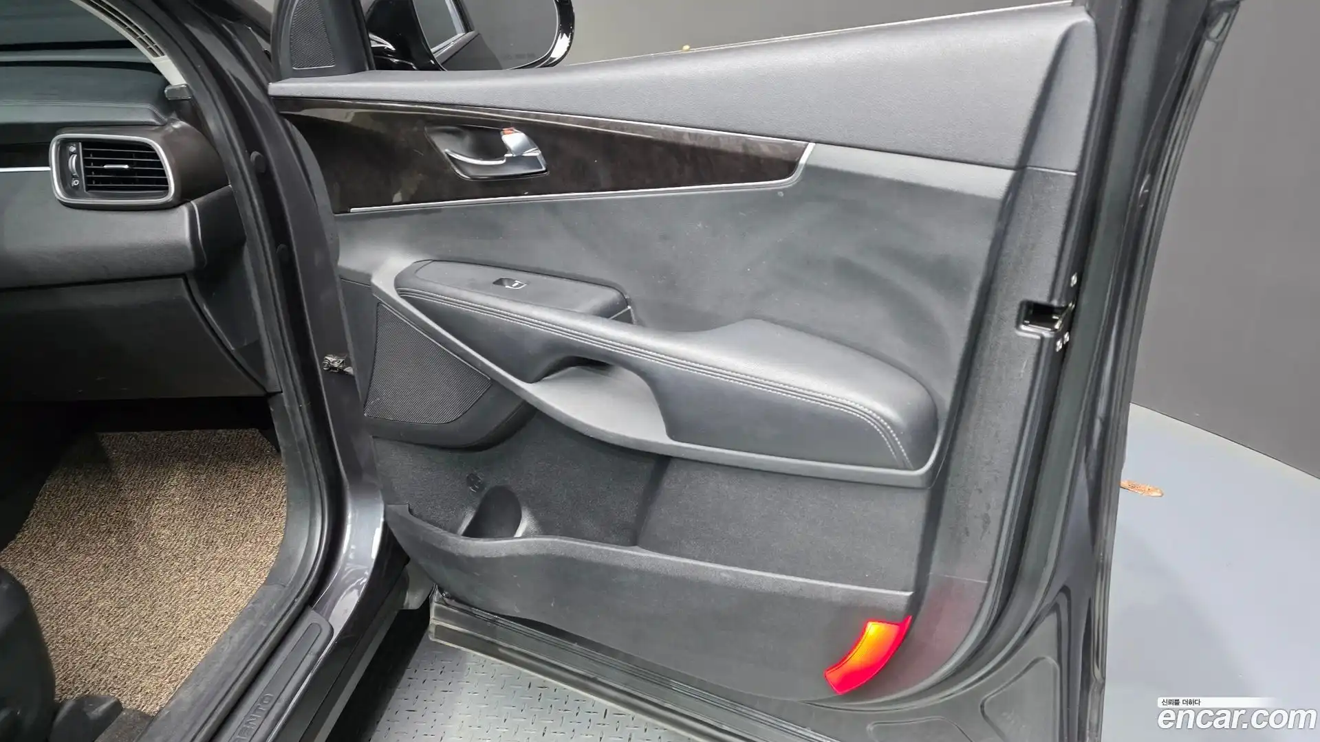 Sorento Kia 2015.5-INNER-034