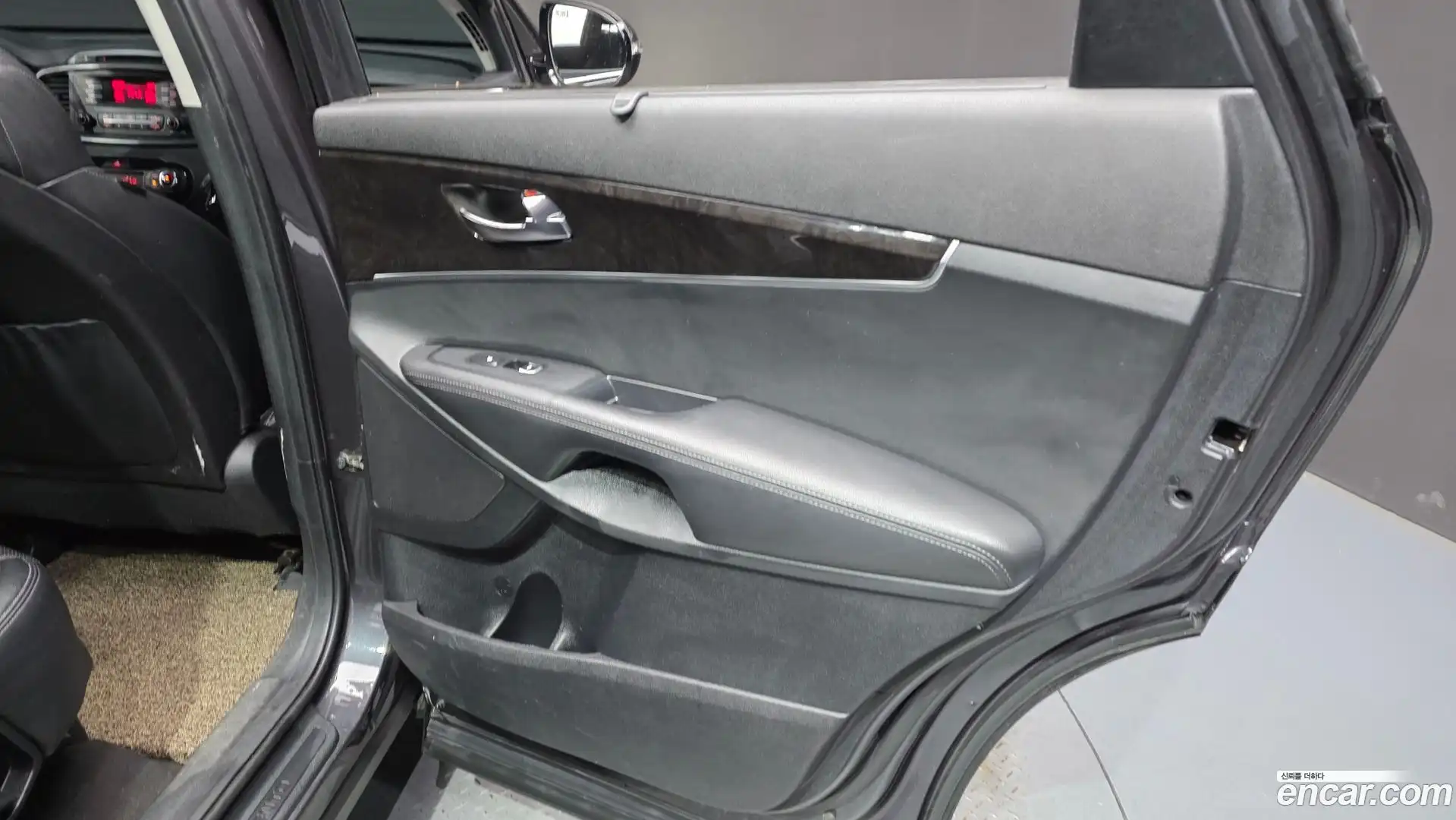 Sorento Kia 2015.5-INNER-035