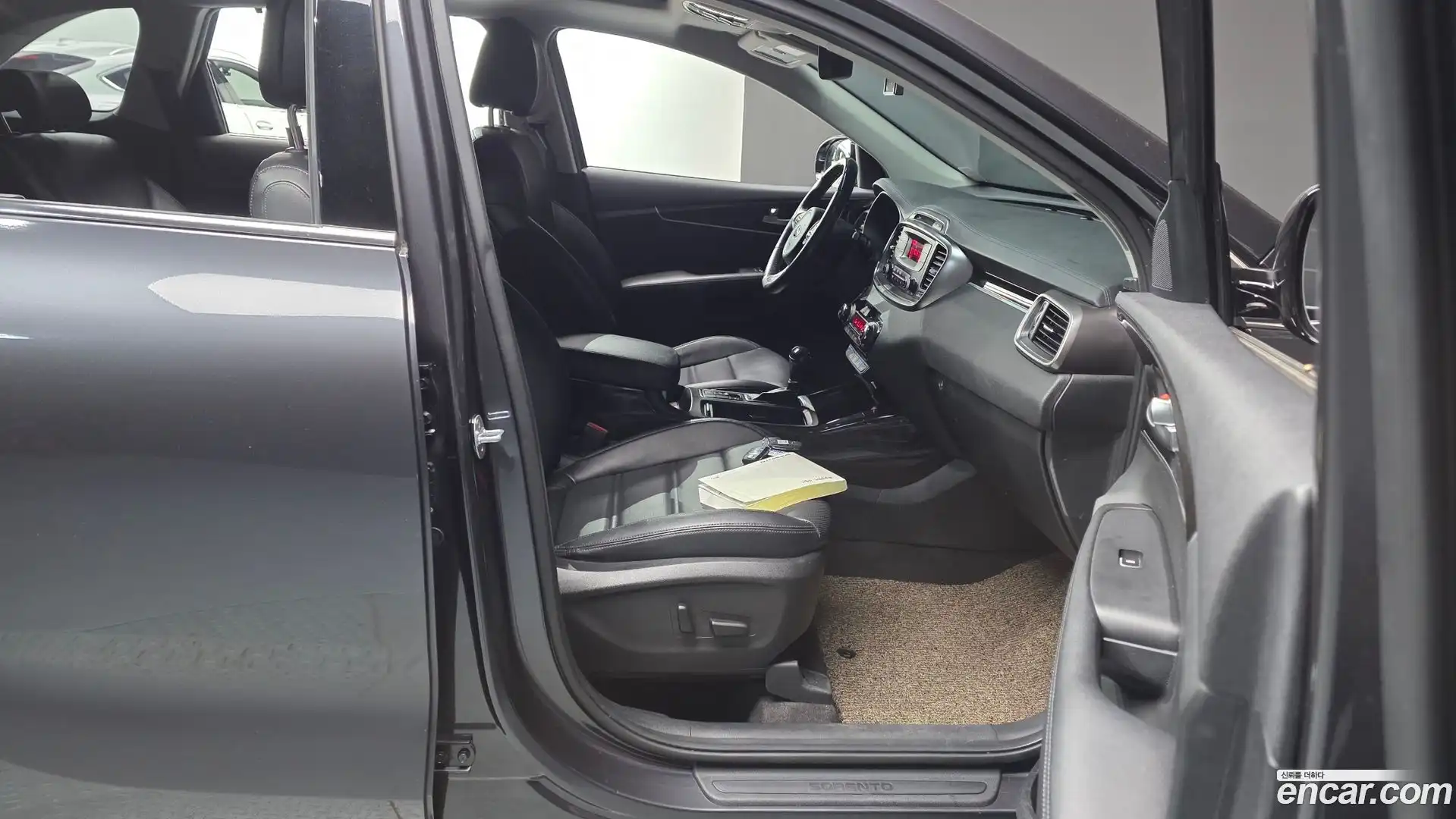Sorento Kia 2015.5-INNER-036