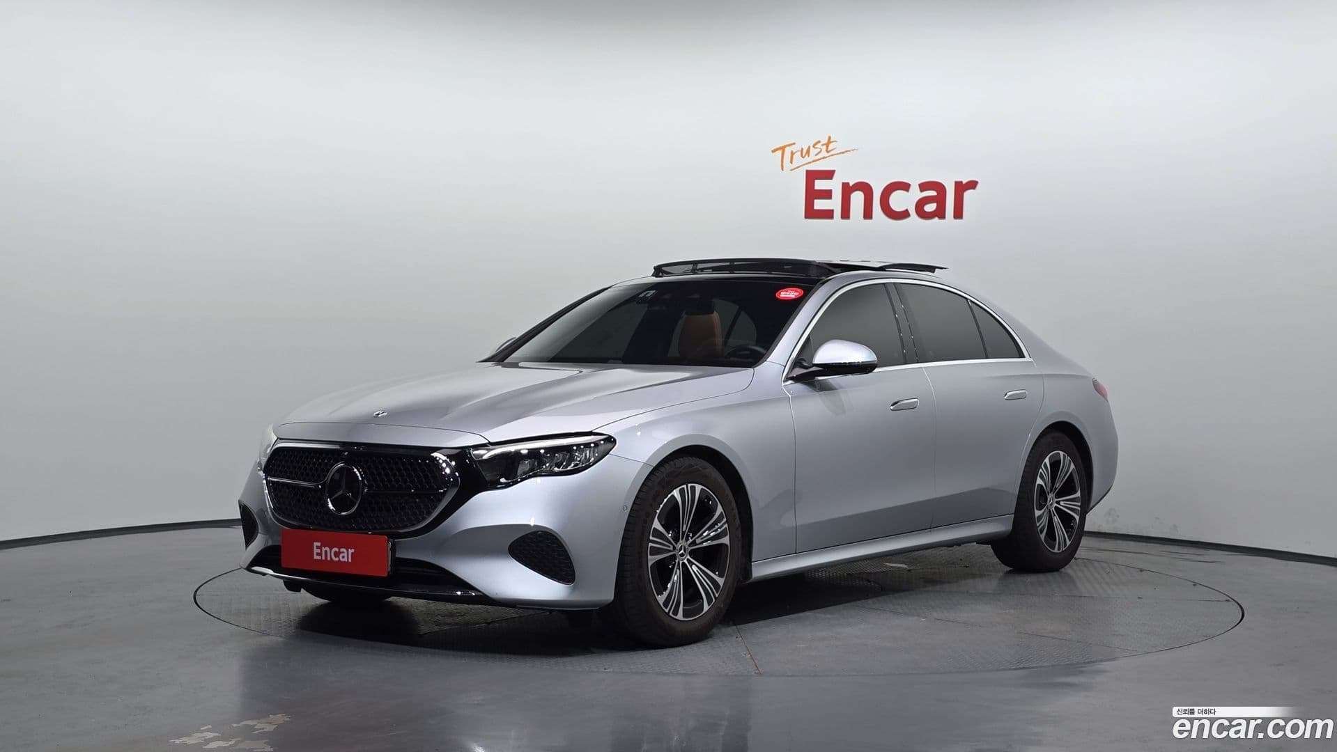 Main__Slider__Photo:E-Class Mercedes-Benz 2025.2-0