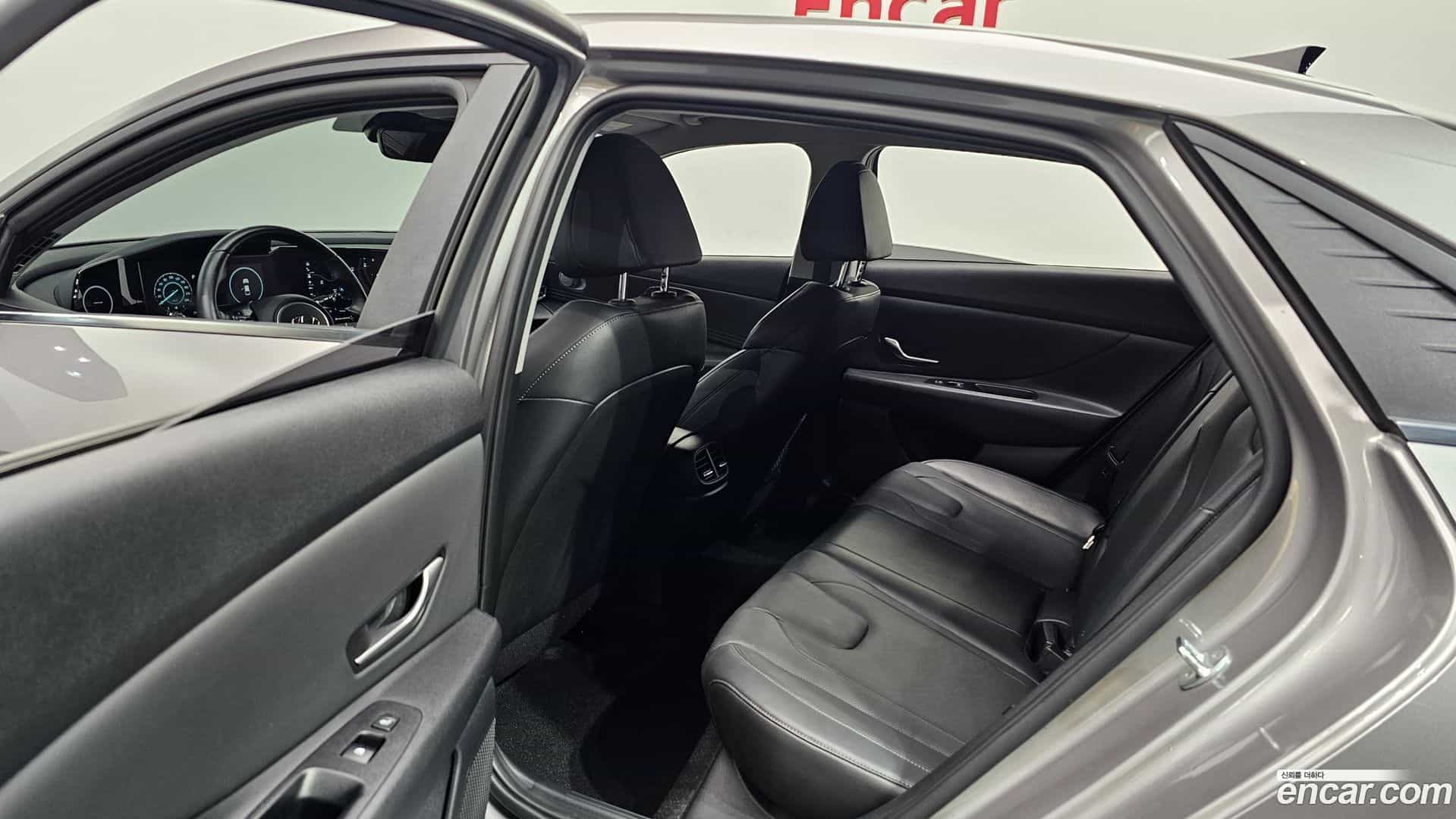 AVANTE Hyundai 2022.8-OPTION-015