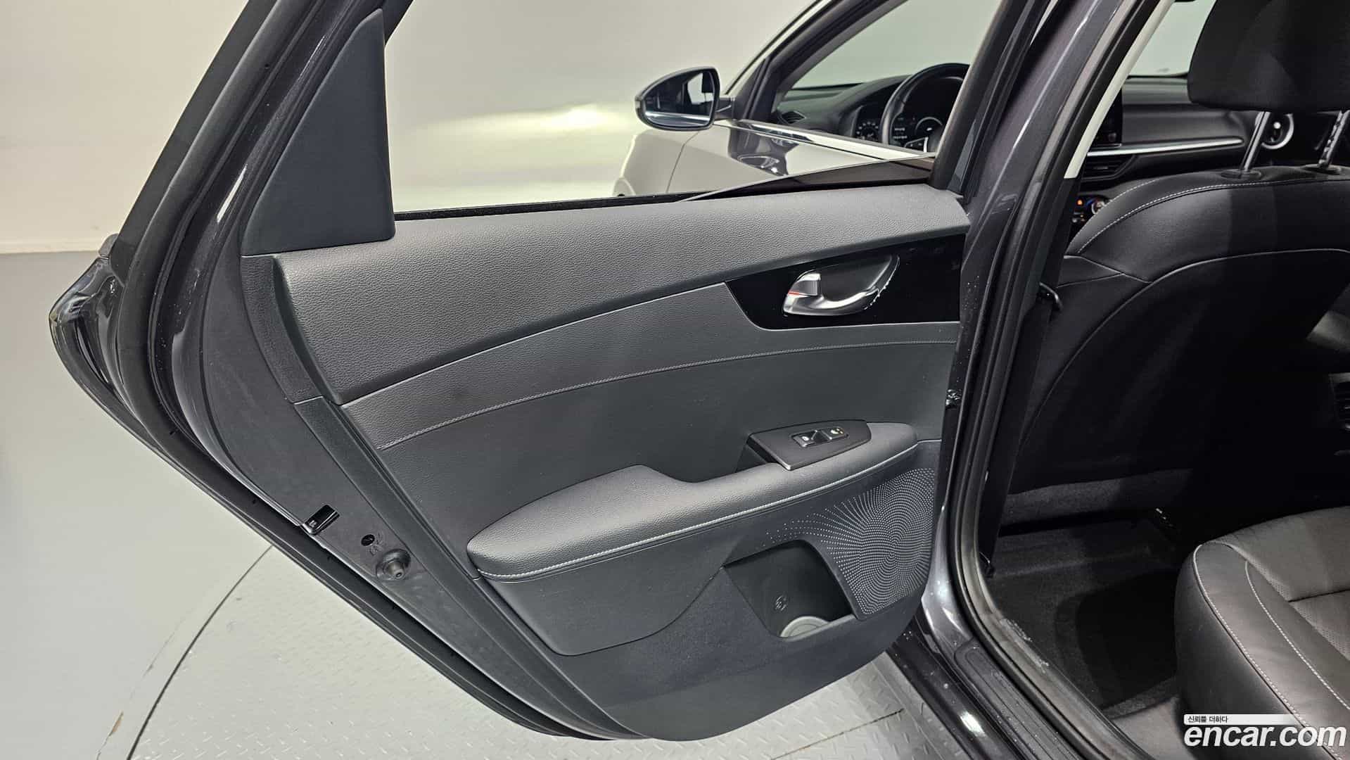K3 Kia 2023.10-INNER-035