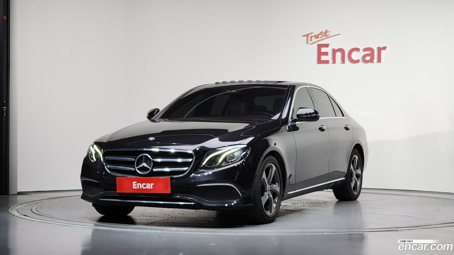 Main__Slider__Photo:E-Class Mercedes-Benz 2019.10-0