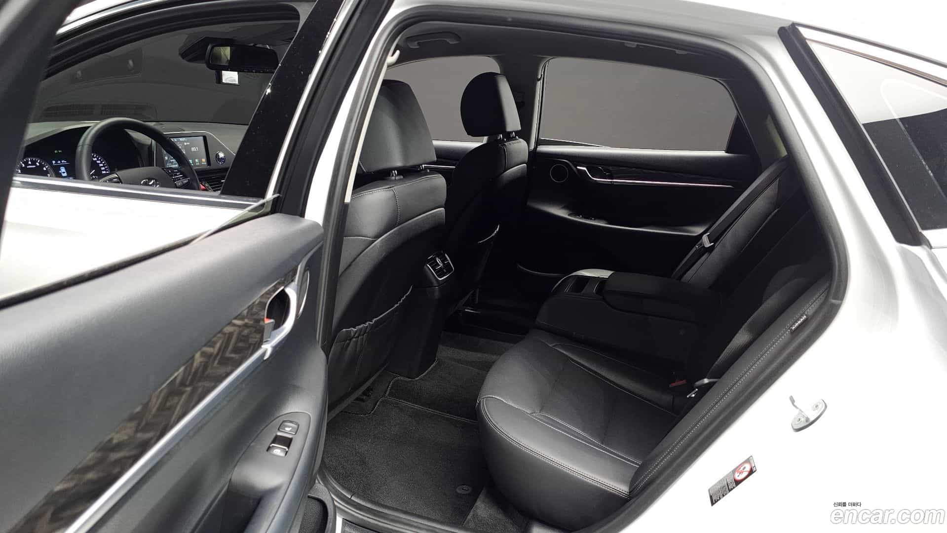 Grandeur Hyundai 2018.10-OPTION-015