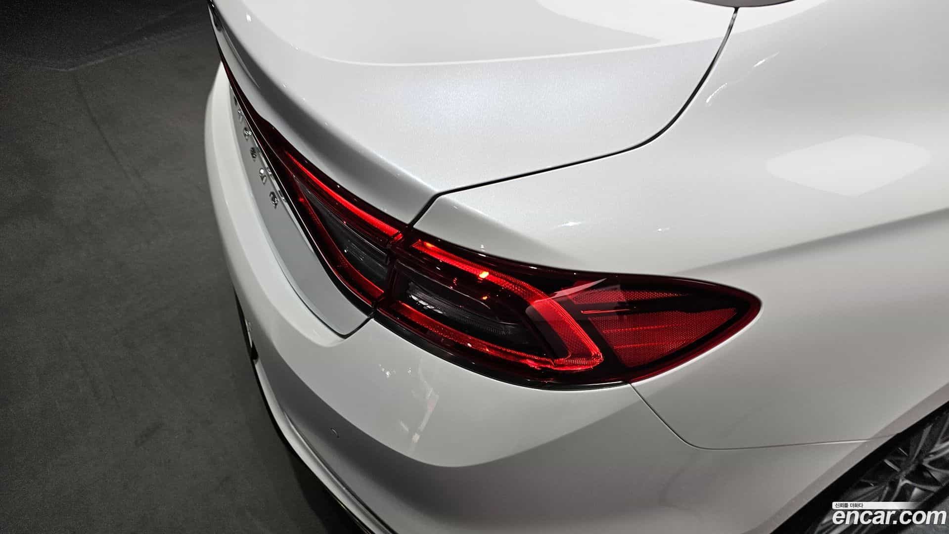 Grandeur Hyundai 2018.10-OUTER-033