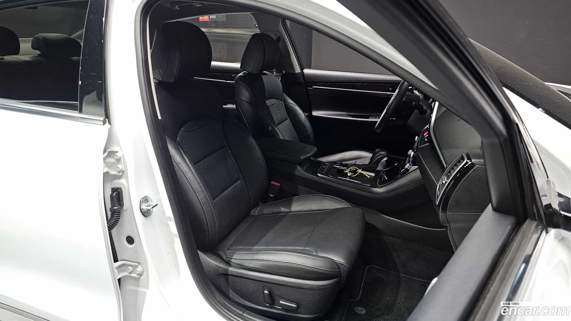Grandeur Hyundai 2018.10-INNER-036