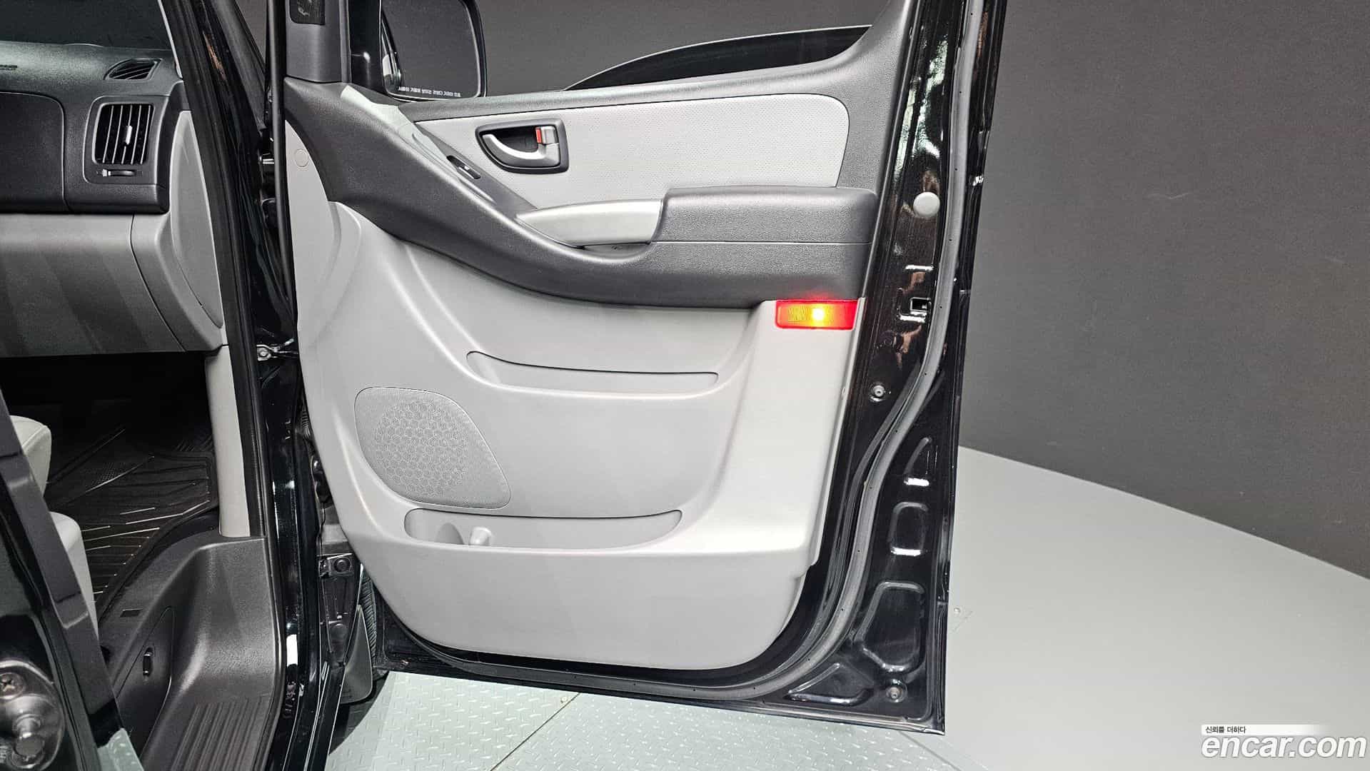 Starex Hyundai 2018.9-INNER-035
