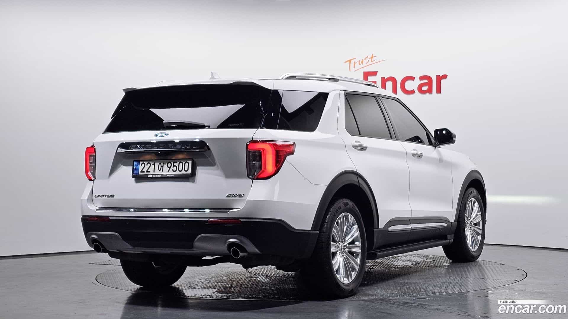 Explorer Ford 2021.10-OUTER-002