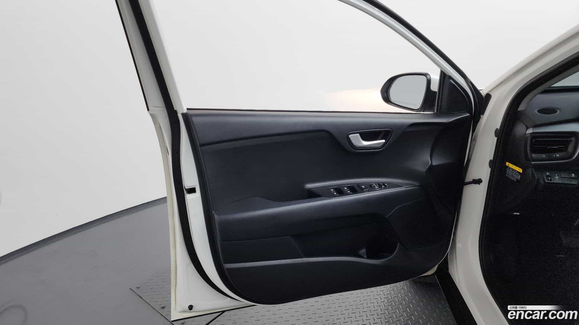 Stonic Kia 2019.4-INNER-034