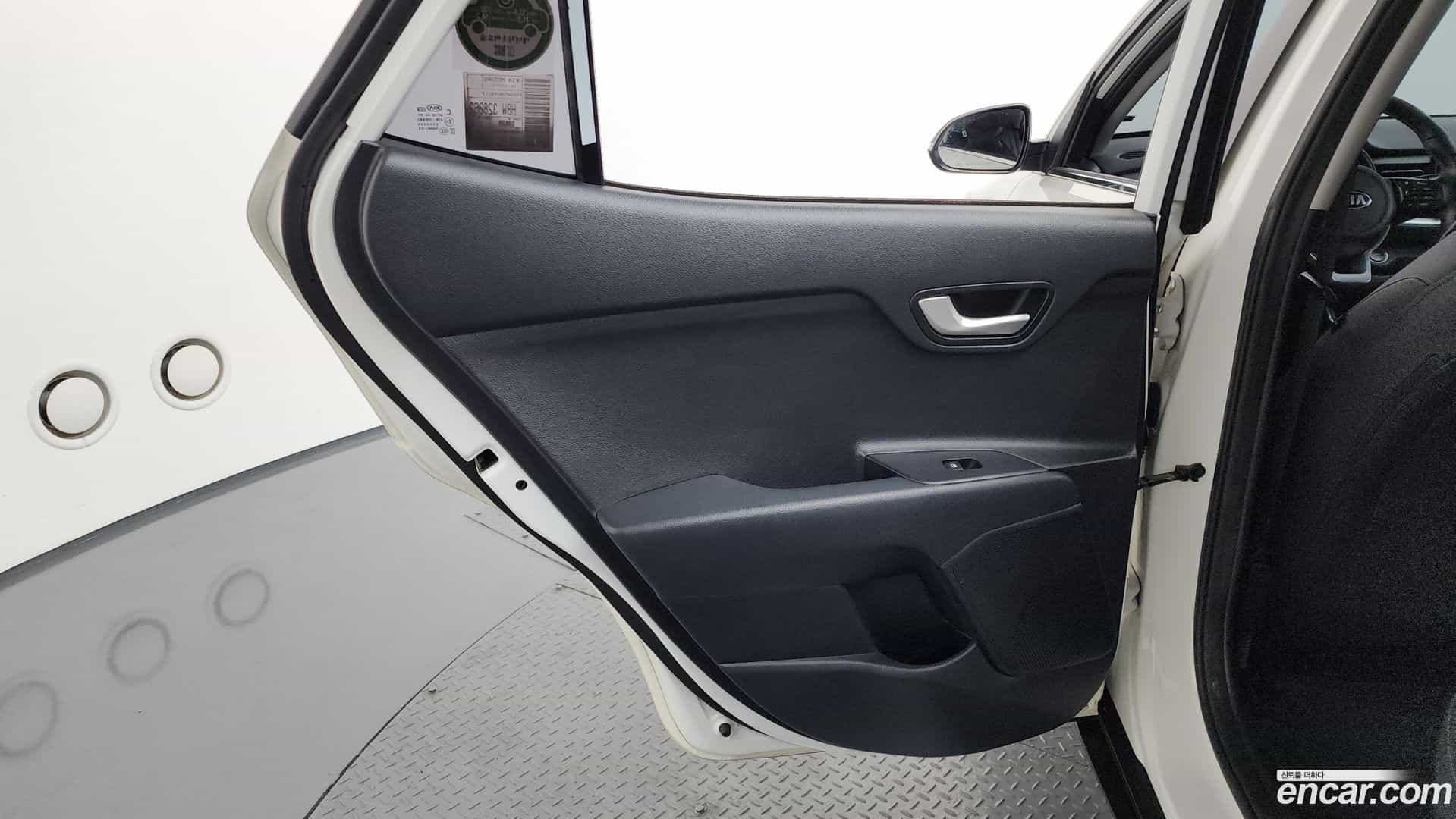 Stonic Kia 2019.4-INNER-035
