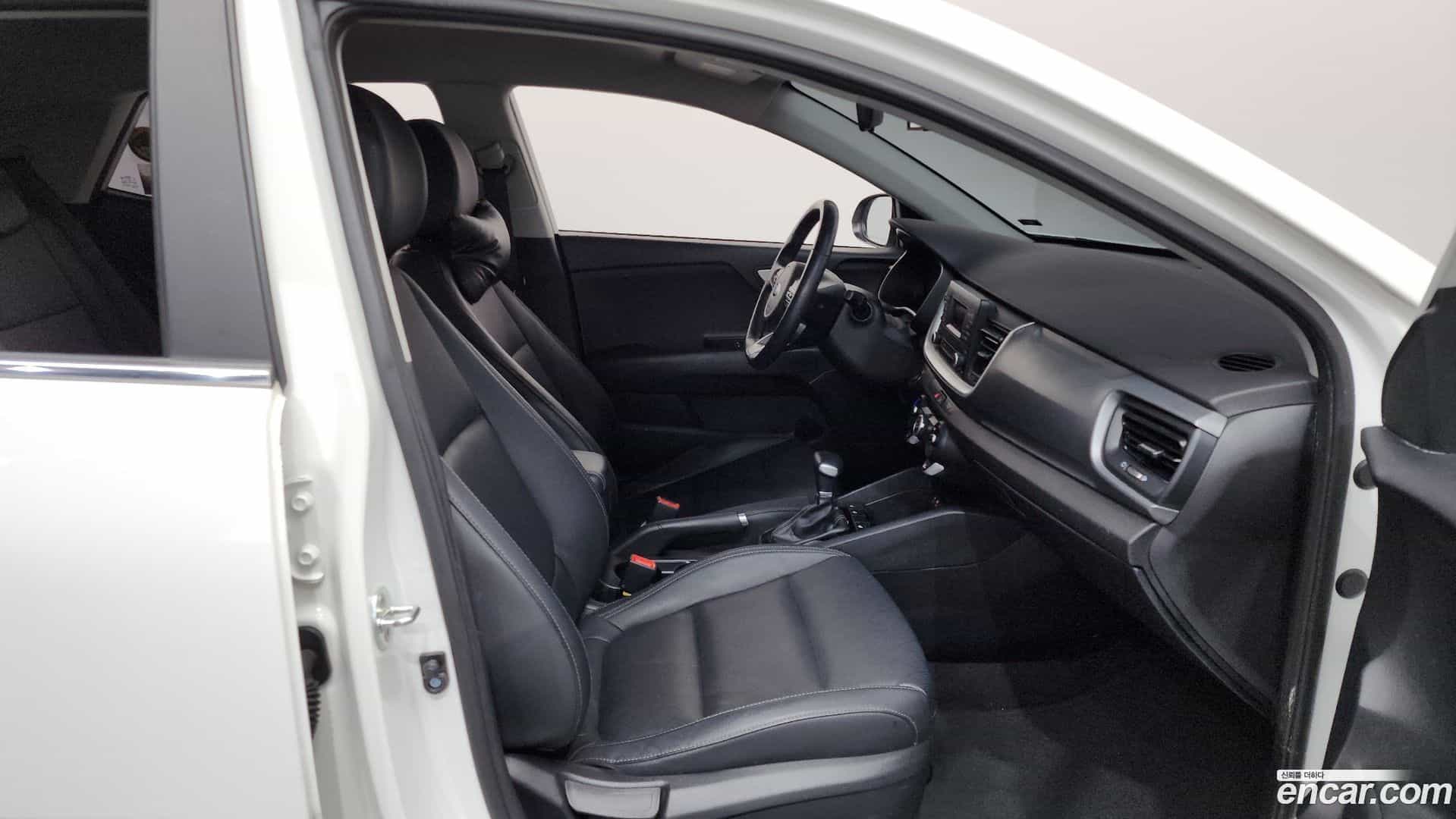 Stonic Kia 2019.4-INNER-036