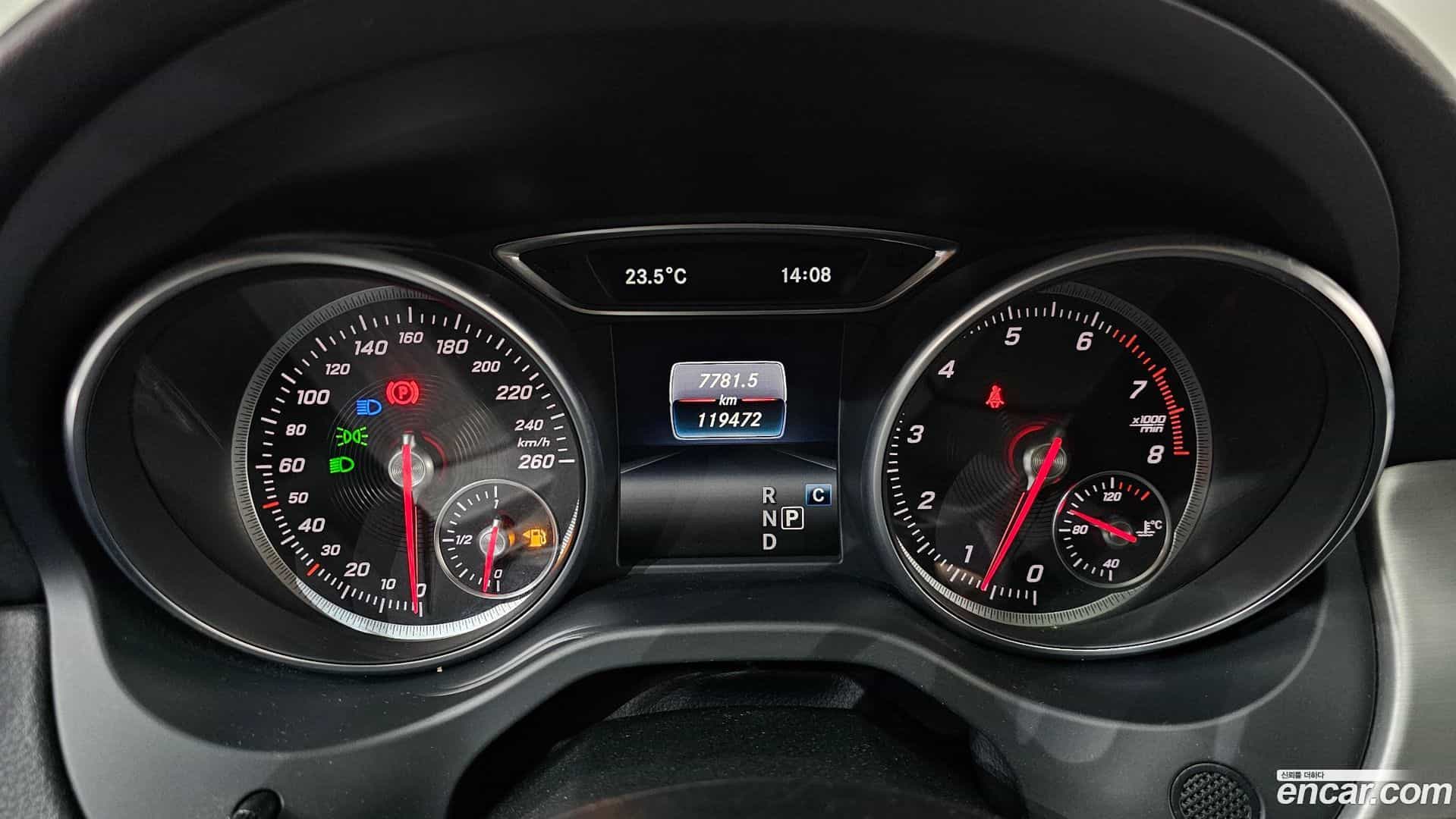 GLA-Class Mercedes-Benz 2019.6-INNER-008