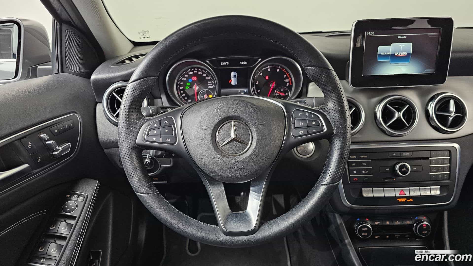 GLA-Class Mercedes-Benz 2019.6-OPTION-016