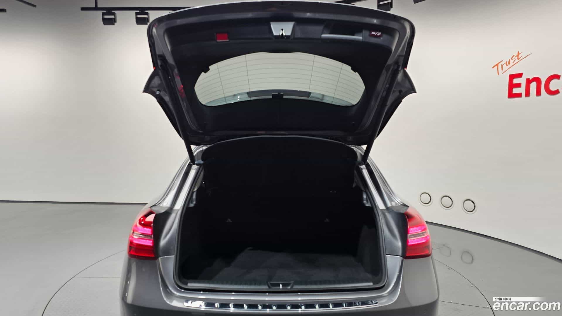 GLA-Class Mercedes-Benz 2019.6-OPTION-019