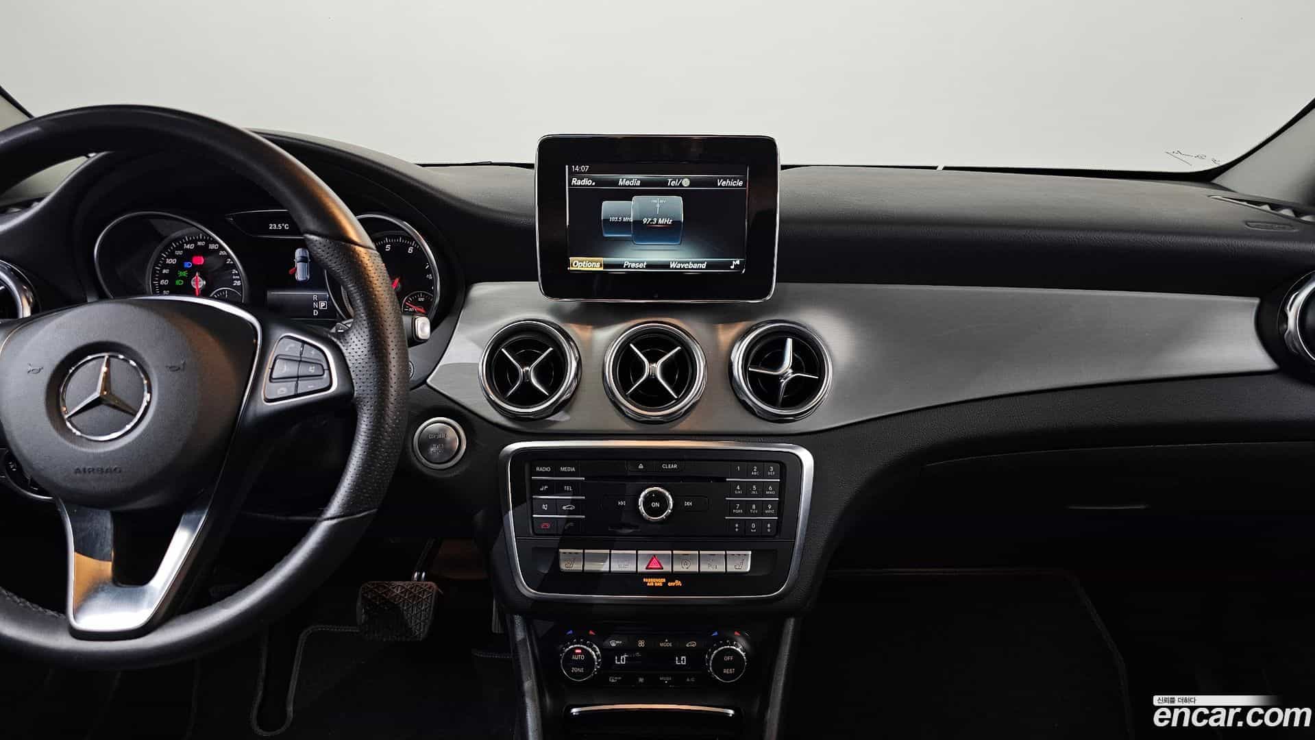GLA-Class Mercedes-Benz 2019.6-OPTION-020