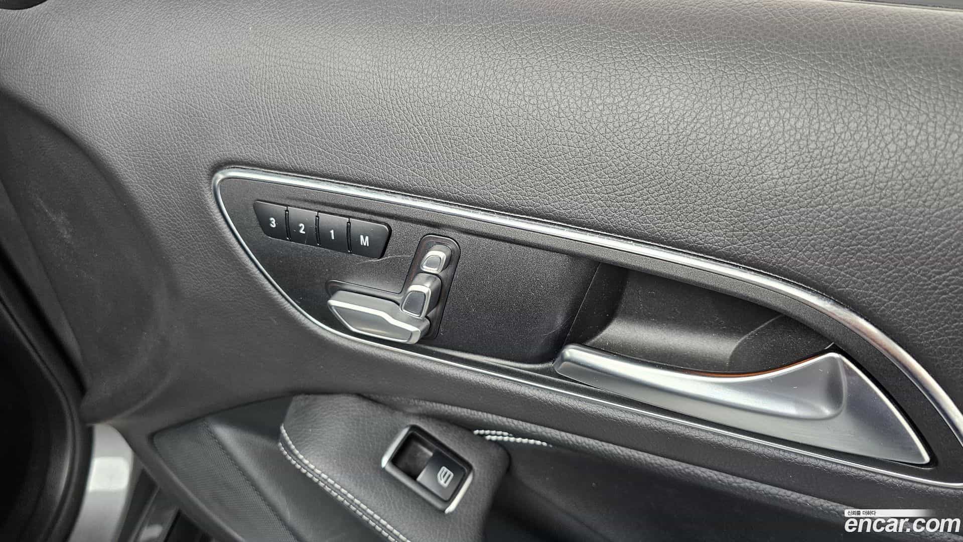 GLA-Class Mercedes-Benz 2019.6-OPTION-021