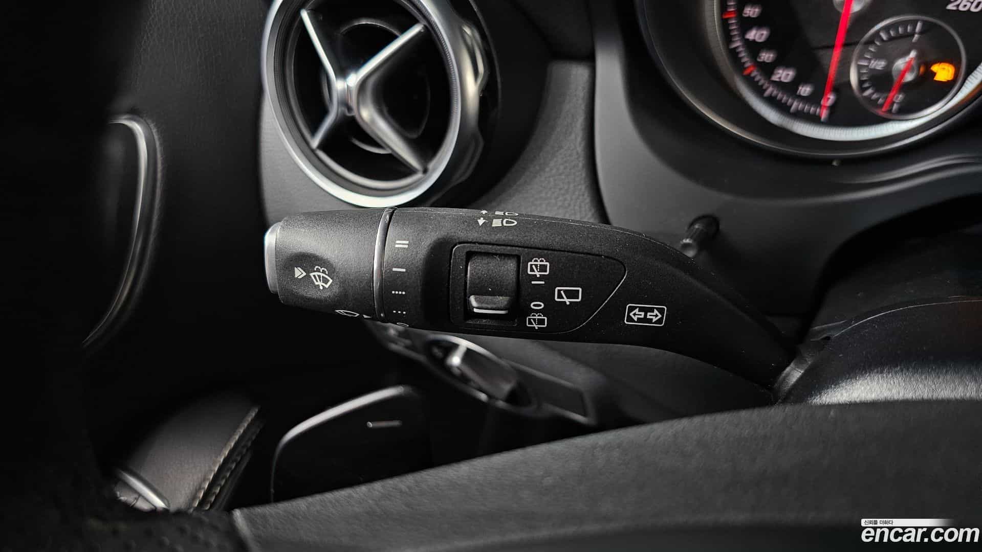 GLA-Class Mercedes-Benz 2019.6-OPTION-043