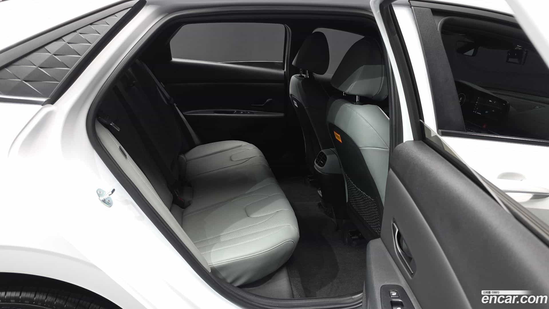 AVANTE Hyundai 2024.9-OPTION-016