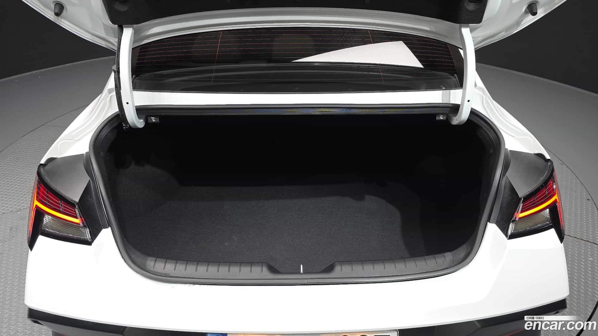 AVANTE Hyundai 2024.9-OPTION-024