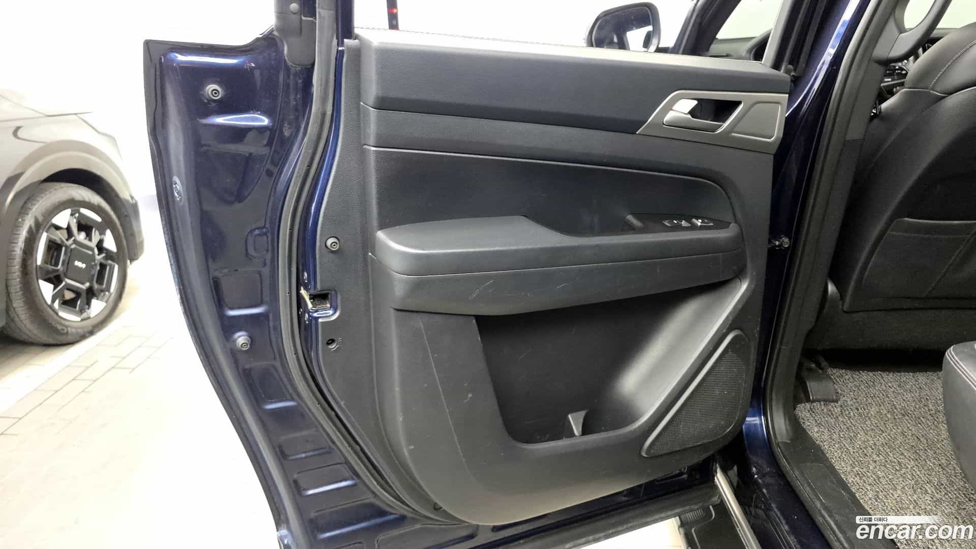 Rexton KG Mobility 2019.2-INNER-035