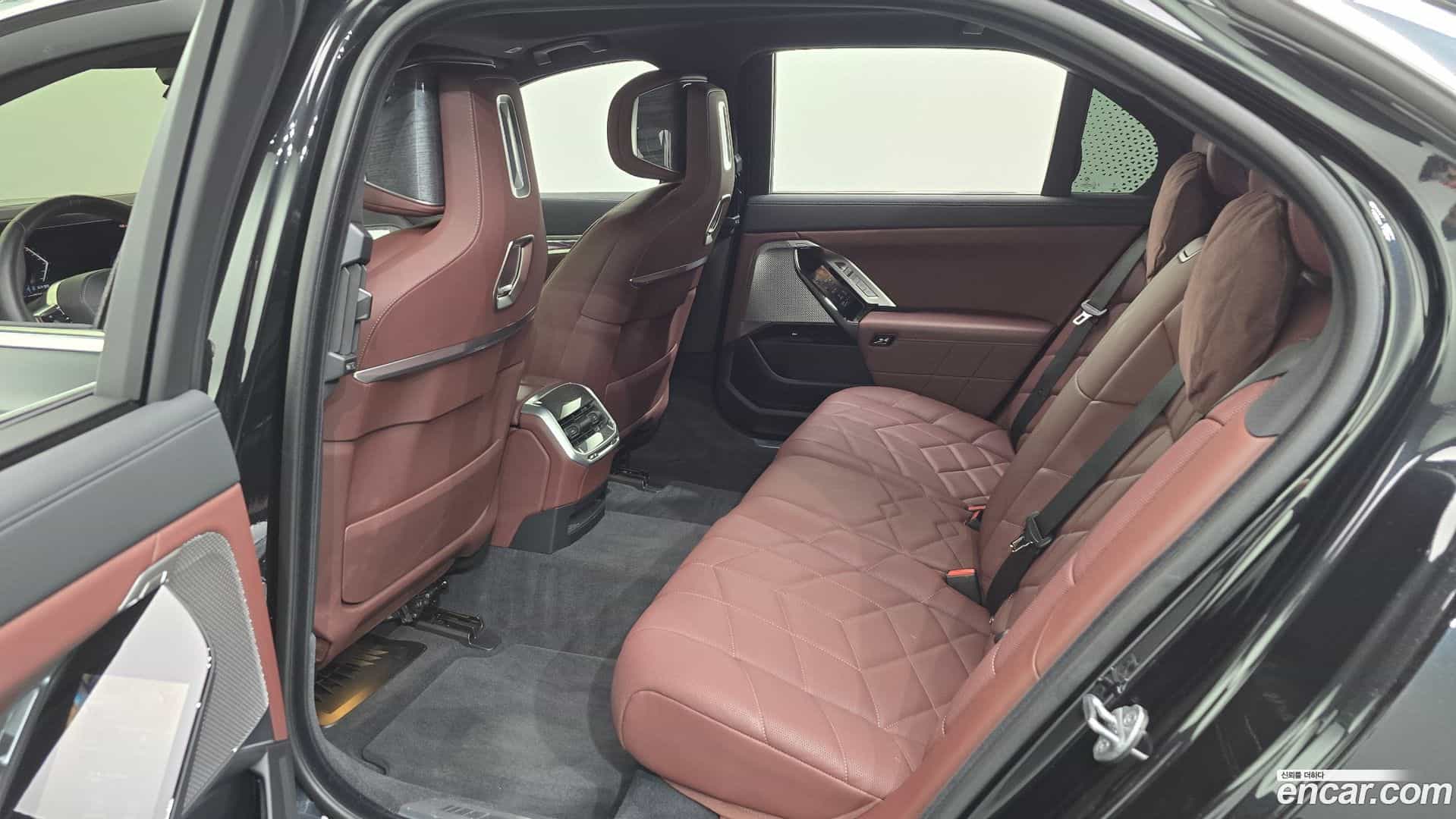 7-Series BMW 2024.6-OPTION-015
