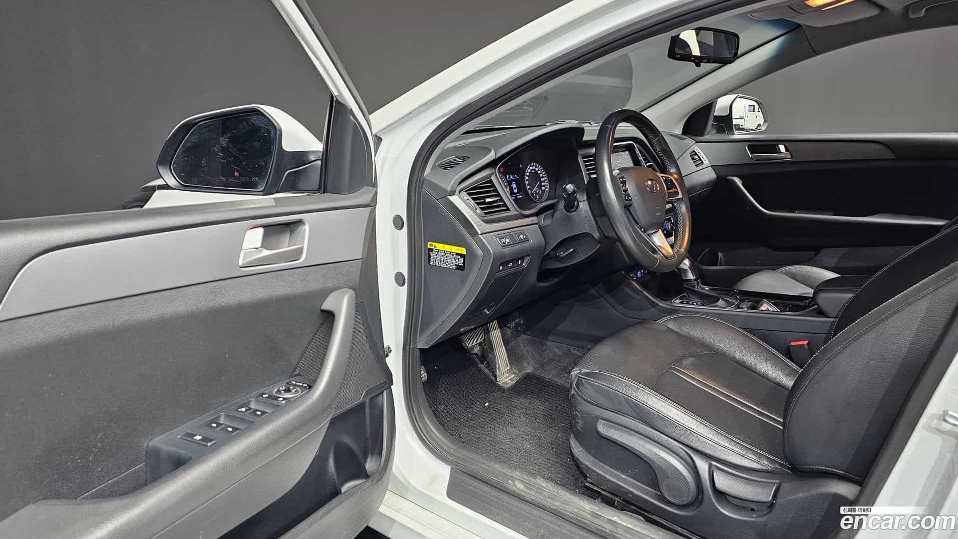 Sonata Hyundai 2019.2-INNER-010