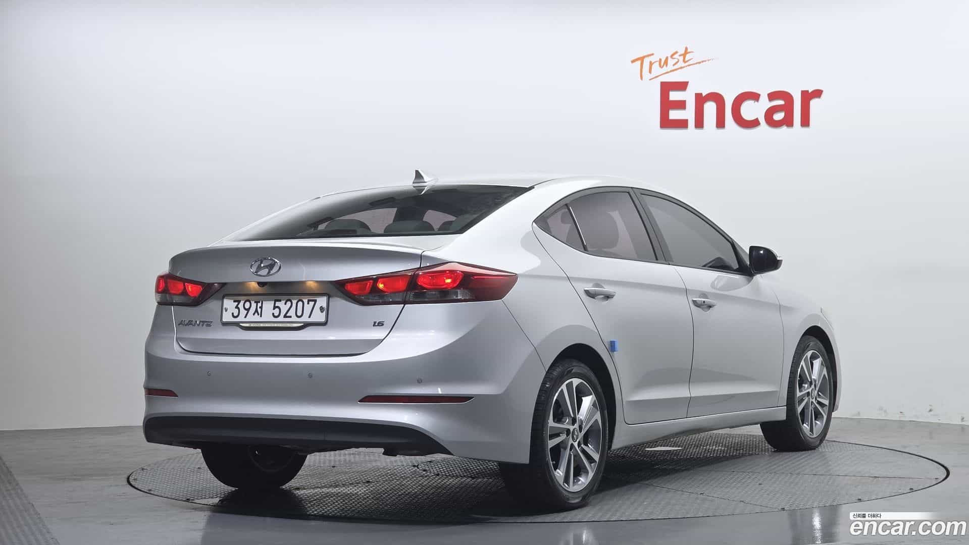 AVANTE Hyundai 2018.0-OUTER-002