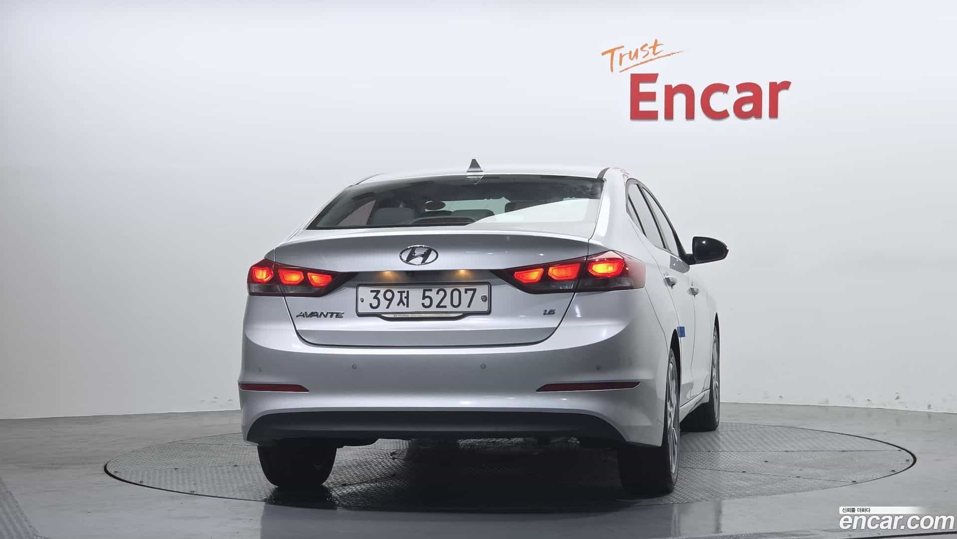 AVANTE Hyundai 2018.0-OUTER-004