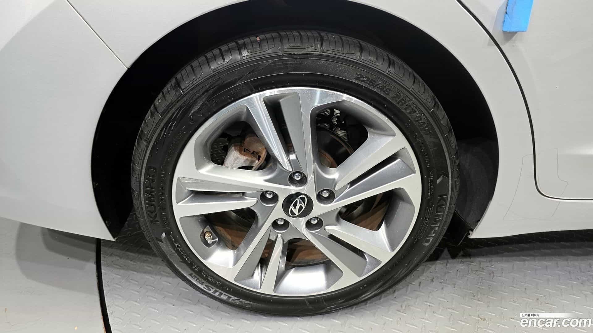 AVANTE Hyundai 2018.0-OUTER-005