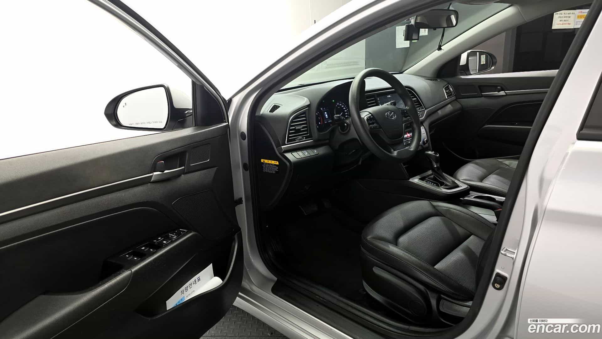 AVANTE Hyundai 2018.0-INNER-010