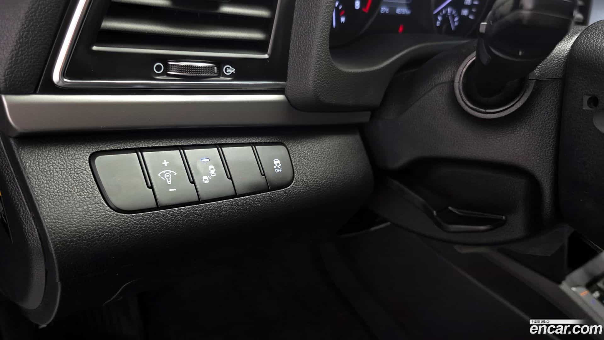 AVANTE Hyundai 2018.0-OPTION-024
